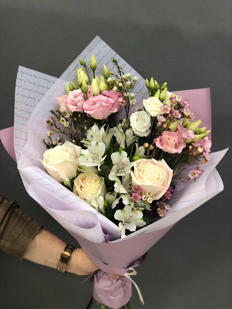 Букет цветов из: Альстромерии, Розы и Лизиантусы в Черноерковской