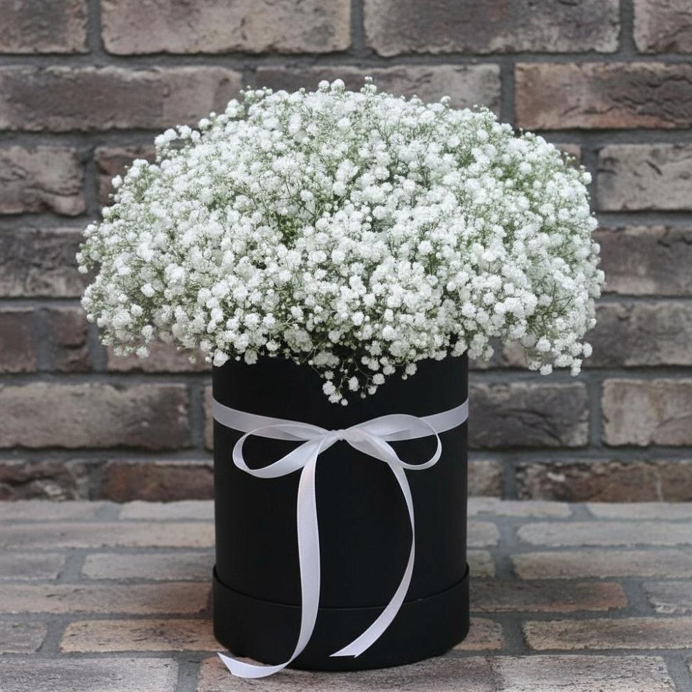 Цветочная композиция из Гипсофила в шляпной коробке в Черноерковской