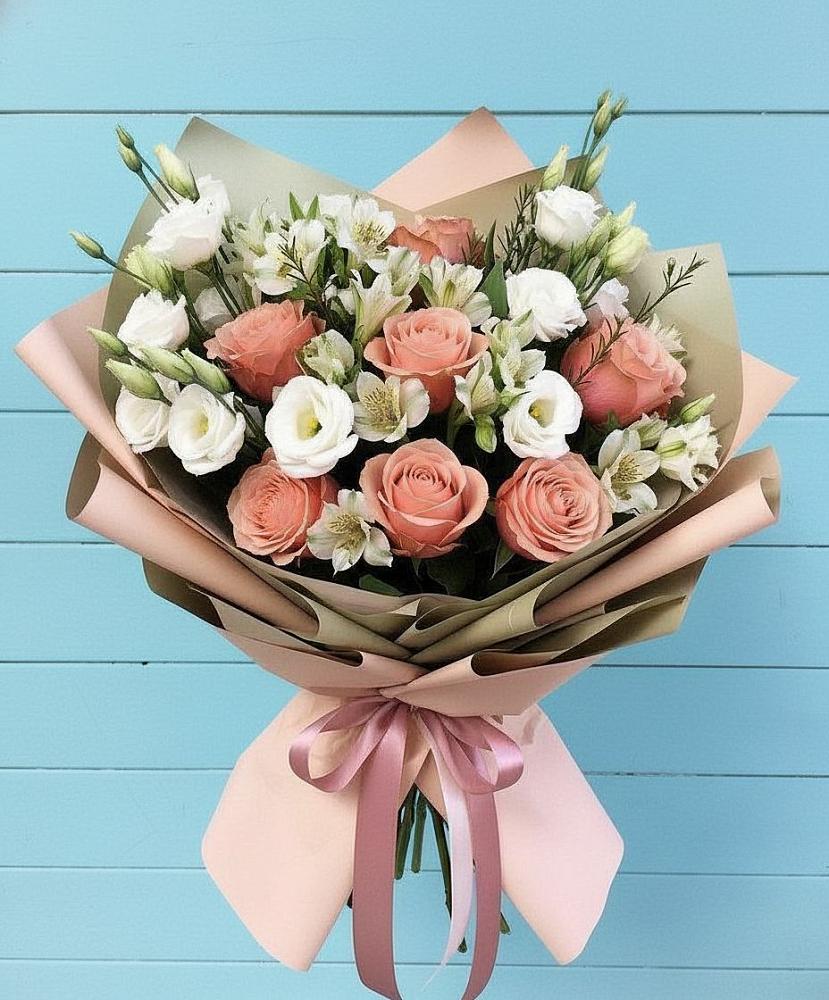 Букет цветов из: Розы, Альстромерии и Лизиантусы в Черноерковской