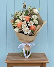 Букет цветов из:  Альстромерии, Лизиантусы, Розы и Хризантемы в Черноерковской