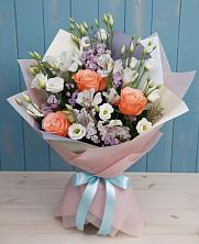 Букет цветов из:  Лизиантусы, Розы, Альстромерии и Гипсофила в Черноерковской