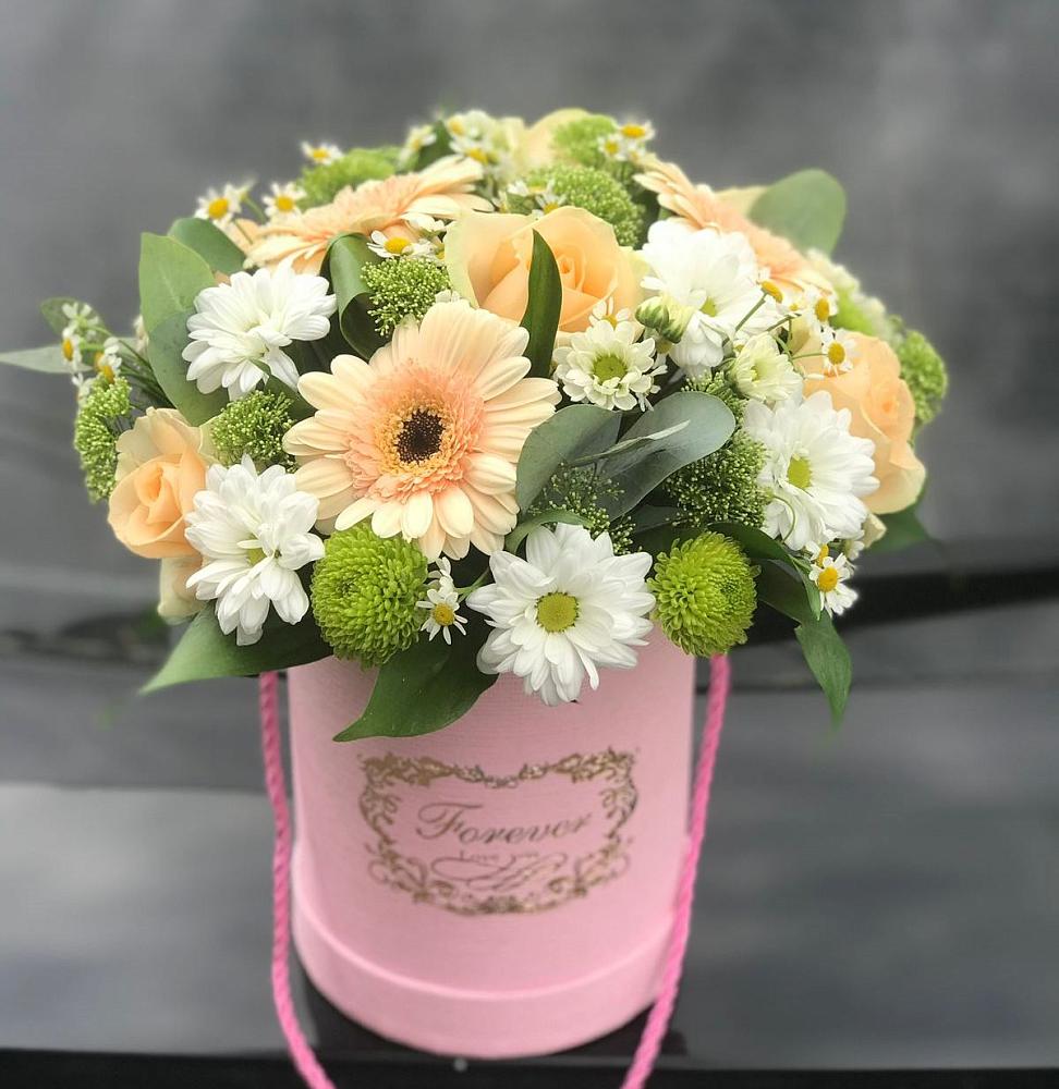 Цветочная композиция из Розы, Герберы и Хризантемы в шляпной коробке в Черноерковской