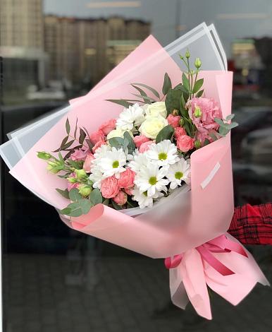 Букет цветов из: Розы, Лизиантусы и Хризантемы в Черноерковской