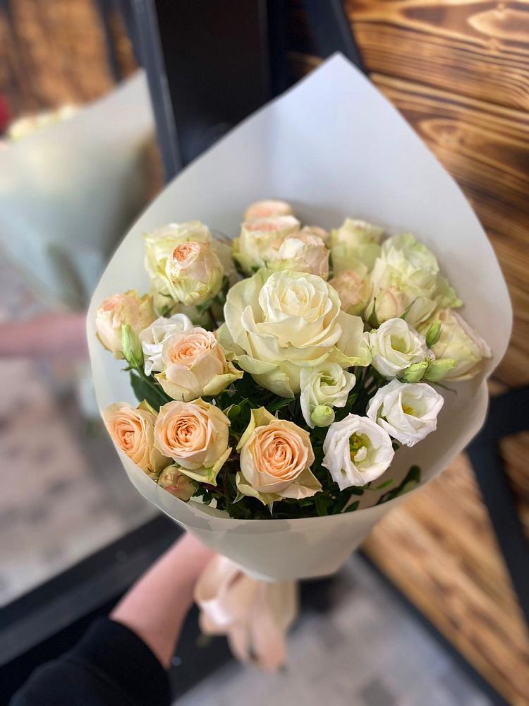 Букет цветов из: Розы и Лизиантусы в Черноерковской